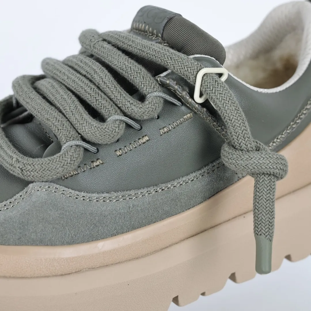 Copy price 💰700 Core recommendation Good price In recent years, uug has launched a series of styles that are partially geared towards the preferences of young consumers and have also moved to the forefront of fashion trends. Shoe body material Water-repellent coated suede upper 17 mm UGGPURE™ implanted wool insole Lightweight non-slip comfortable rubber outsole with brand LOGO trademark Comes with a full set of packaging Size: 35 37 38 39 40 41 42 43 44 45